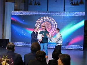 Артиста Русского театра Дмитрия Трофимова наградили благодарностью Минкультуры России 