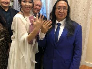 Директор, рок-легенда Якутии и молодая актриса заключили брак