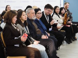 Скрипач Петр Лундстрем провел мастер-класс в ВШМ 