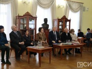 Орден Кулаковского вручили президенту СВФУ и Павловской школе Мегино-Кангаласского улуса