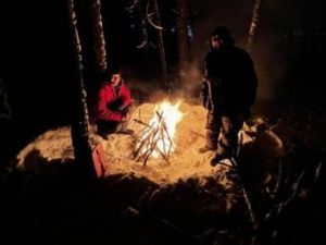 В Якутии туристам, застрявшим на дороге, пришлось развести костер и ждать спасения