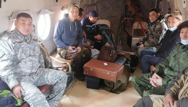 В Якутии отловили белого медведя, забредшего в поселок