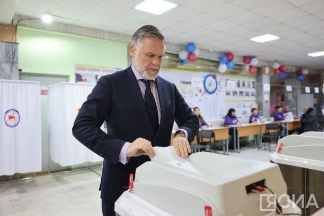 Председатель правительства Якутии проголосовал в первый день выборов президента России