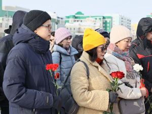 Представители национальных общин Якутии возложили цветы в память о жертвах теракта в Подмосковье