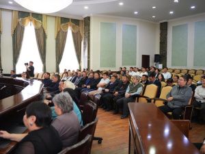 В Якутске сегодня прошло торжественное мероприятие, посвящённое Дню работников дорожного хозяйства и Дню работников автомобильного и городского пассажирского транспорта