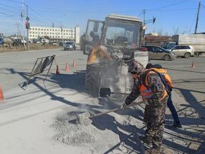 Сардана Авксентьева дала поручение ускорить ямочный ремонт улично-дорожной сети города