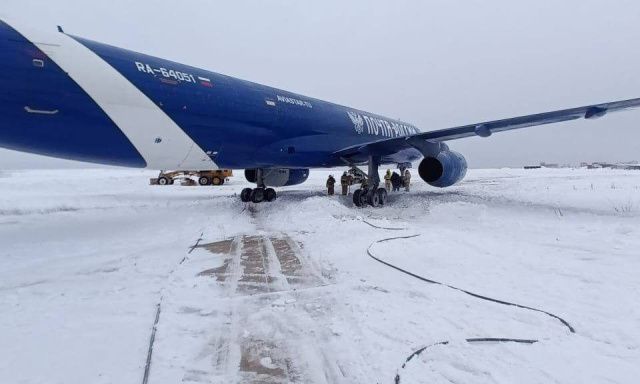 В Якутии самолет «Почты России» выкатился за пределы взлётно-посадочной полосы