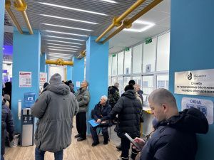 Три часа в очереди: почему горожане не доверяют "Сахатранснефтегазу"?