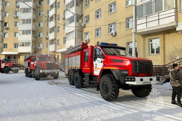 Труп неизвестного мужчины обнаружили на месте пожара в жилом доме в Якутске
