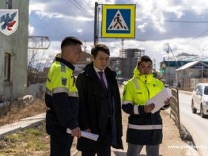 Алексей Корнилов проверил состояние дорожного полотна и тротуаров на улице Жорницкого