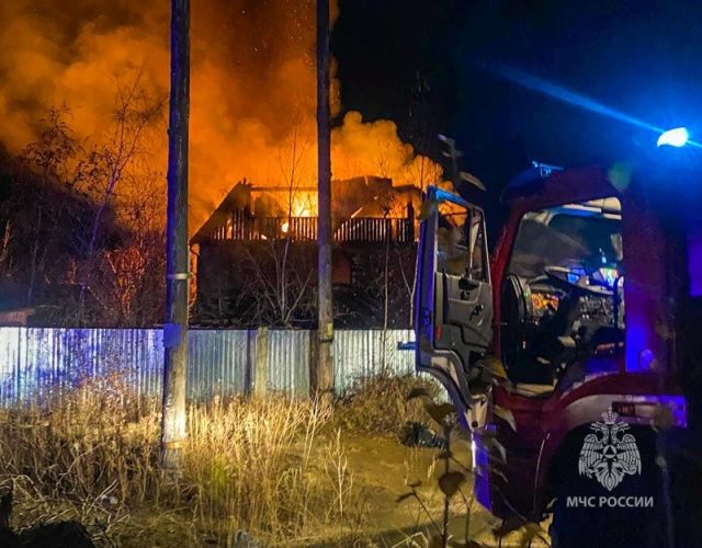 В Верхневилюйске на пожаре пострадал мужчина