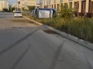 В Якутске пьяная автомобилистка налетела на столб