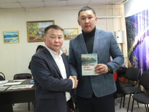 КОММУНИСТЫ, ВПЕРЕД!