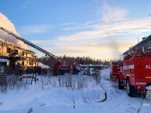 Два человека погибли при пожаре в жилом доме в Мирнинском районе