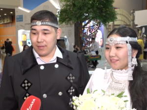 Молодожёны из Якутии заключили брак на Всероссийском свадебном фестивале в Москве