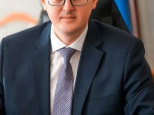 Владимир Солодов провёл совещание по вопросам дистанционного образования в республике