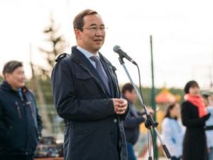 Айсен Николаев открыл новый стадион в селе Арылах Мирнинского района