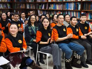 Айсен Николаев встретился с победителями молодёжного фестиваля «Муус устар» из Горного района