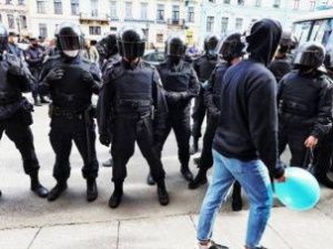 Более 20 человек задержали в Петербурге на акции в поддержку Хабаровска