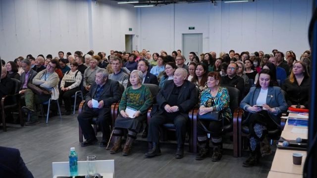 Евгений Григорьев провел отчет Окружной администрации в Гагаринском округе Якутска