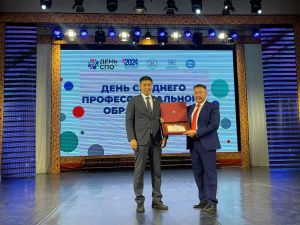 В Якутии колледжам и техникумам вручили гранты Главы республики