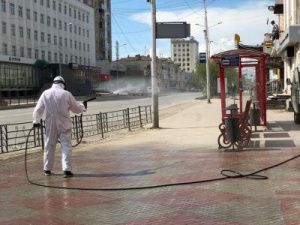 В Якутске и пригородах ведется плановая дезинфекция общественных пространств : 10 июня