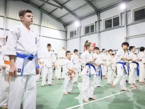 Трехкратный чемпион мира по каратэ-киокусинкай дал мастер-класс школьникам города Якутска