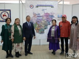 В Якутске открылась выставка вышитых карт и гербов
