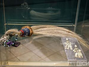 В НХМ Якутии открылась выставка всемирно известного художника-ювелира Александра Манжурьева