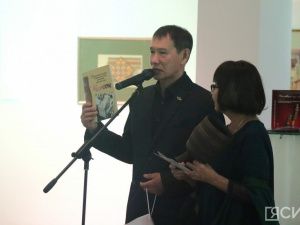 В Якутске презентовали альбом-каталог об изделиях из дерева и бересты