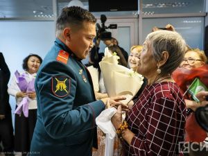 В аэропорту Якутска торжественно встретили Героя России Родимира Максимова