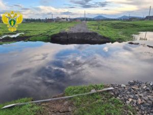 После вмешательства прокуратуры Оймяконского района восстановлено дорожное полотно, разрушенное паводком