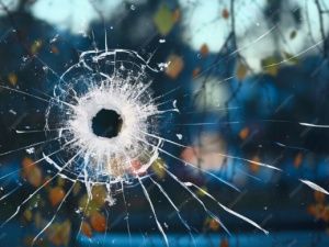 В Якутске молодой человек повредил чужой автомобиль бейсбольной битой