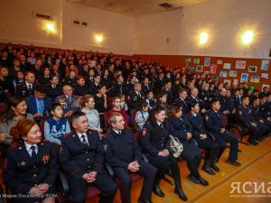 В Якутске поздравили сотрудников полиции с профессиональным праздником