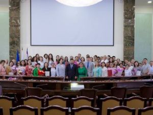 В Якутске поздравили работников здравоохранения в преддверии Дня медицинского работника