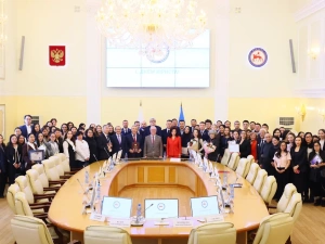 Кирилл Бычков вручил государственные награды лучшим юристам Якутии