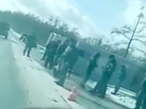 В Якутии перевернулась автомашина УФСИН с осужденными