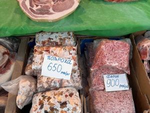 Цена мяса, ягод и прочего на "Крестьянском рынке"