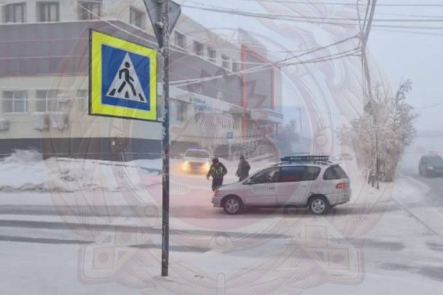 Автомобиль сбил пешехода на нерегулируемом перекрёстке в Якутске