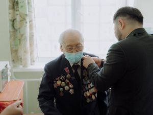 Участникам Великой Отечественной войны Алексею Березкину и Семену Колтовскому вручили высшие награды города Якутска
