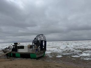Пассажирские перевозки аэроботами в период прохождения активного ледохода на реке Лена продолжаются
