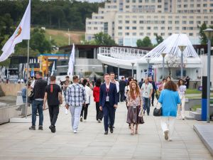 Фоторепортаж с первого дня ВЭФ-2023: улица Дальнего Востока и культурная программа