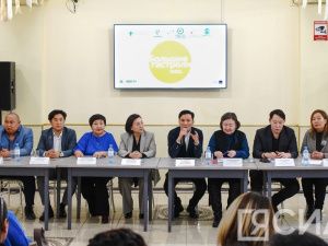 В Якутск с гастролями приехал калмыцкий театр кукол «Джангар»