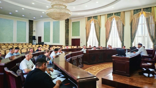 Прошло заседание городского оперативного штаба по вопросам обеспечения дизельным топливом предприятий жизнеобеспечения и строительной отрасли Якутска, а также сельхозпредприятий
