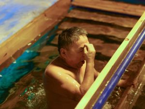 В самом холодном регионе России идут крещенские купания