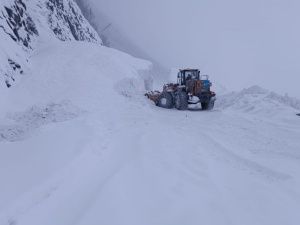 На участке трассы «Колыма» в Якутии закрыто движение транспорта из-за схода снежных лавин