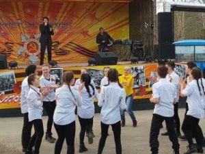 Компания «Железные дороги Якутии» подарила алданцам праздничные концерты «Победный май»