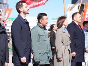 В Якутске торжественно подняли Знамя Победы