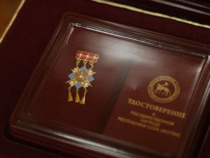 Айсен Николаев вручил государственные награды матерям Якутии