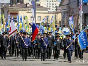 Трудовые коллективы Губинского округа вышли  на первомайскую демонстрацию